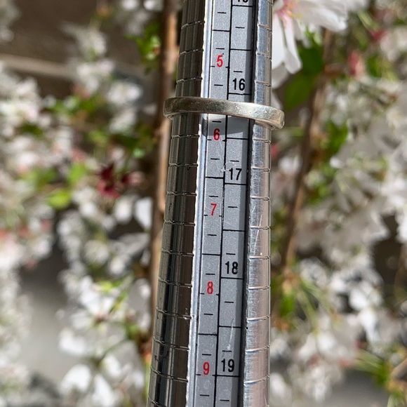 Stunning Sterling Silver Princess Cut Cubic Zirconia  Engagement Ring - Picture 4 of 12